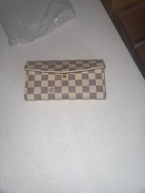 Damier Checkered Cream Wallet